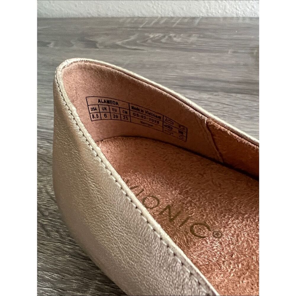 New Women’s Vionic Alameda Mary Jane Flat Gold Leather 8.5 - Picture 7 of 10